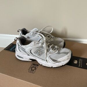 New Balance 350 women’s sneakers in white and silver